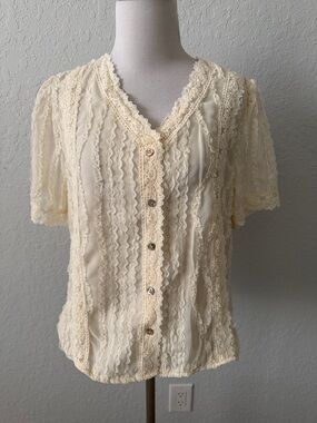 Cream Lace-Trim Short Sleeve Women's Top M